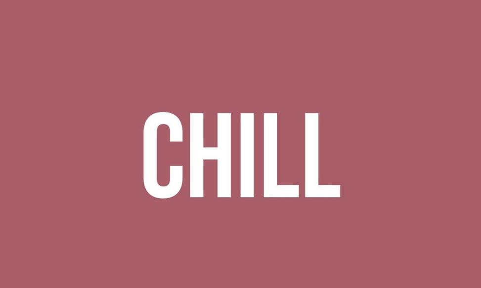 En argot, « chill » est aussi un verbe. On dit « chill », « chilling », « chiller » pour parler de passer du temps avec des amis, de se poser, sans pression. « Wanna come over and chill tonight? » c’est un classique – « tu veux venir chez moi ce soir pour traîner ? »