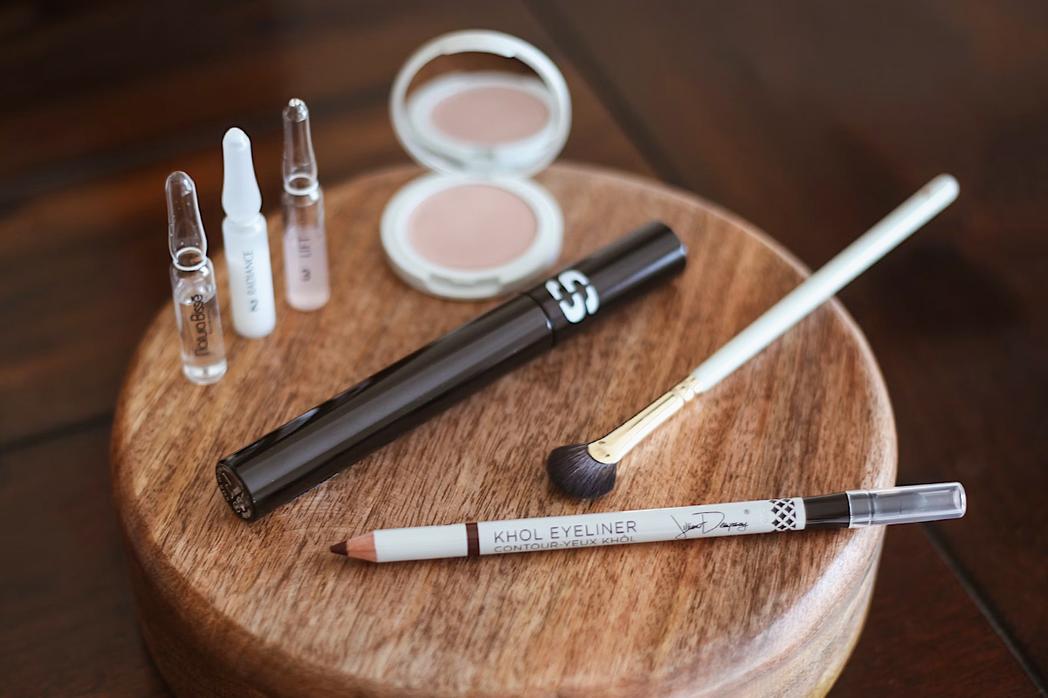 3. Maquillage express : deux produits, une vie