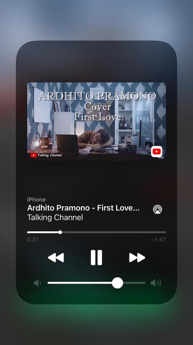 Quand on évoque une « love song », on imagine tout de suite un doux refrain, une déclaration d’amour simple ou complexe. Mais savez-vous qui a d’abord soufflé ces mots en musique ? Pas une seule personne, mais plusieurs ! Et chaque version raconte une histoire singulière.