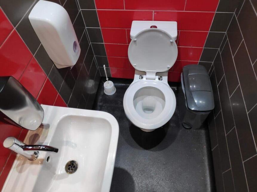 Quel est l’argot allemand pour désigner les toilettes ? Découvrez un voyage drôle et instructif au cœur des WC allemands