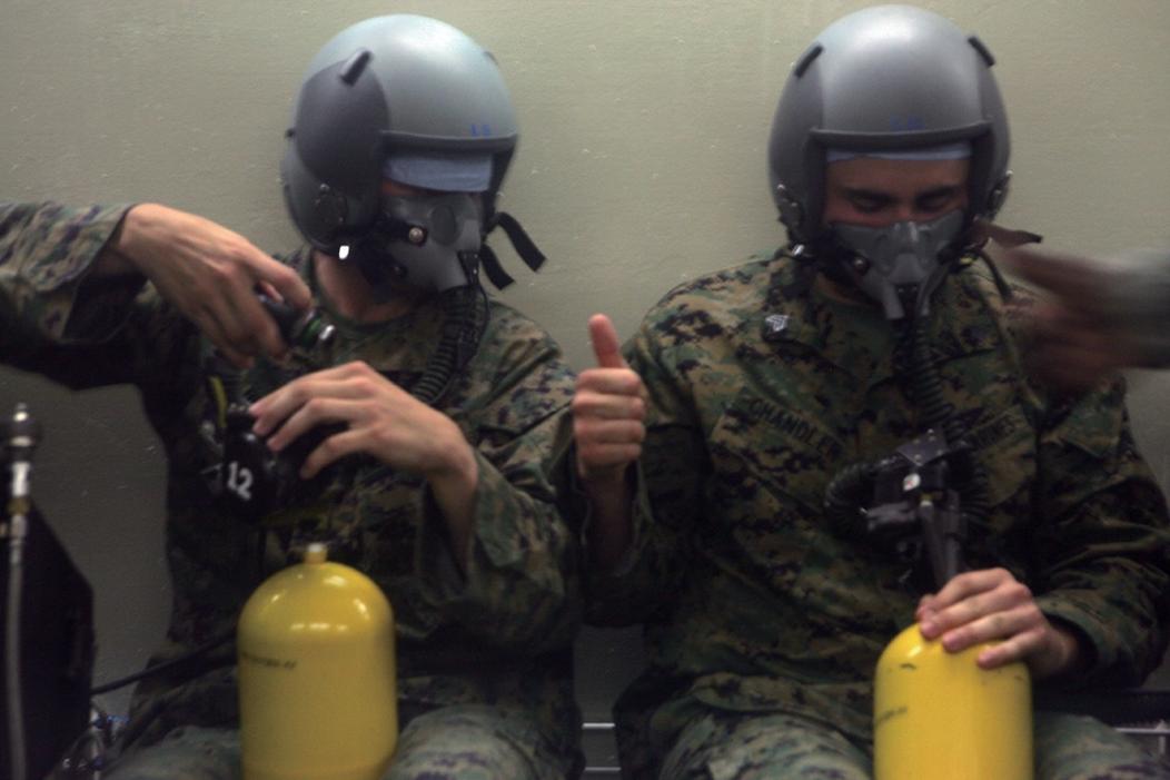 Reconnaissant que l’interdiction totale serait peu réaliste, le Corps des Marines promeut des solutions intelligentes pour éviter la conduite en état d’ivresse :