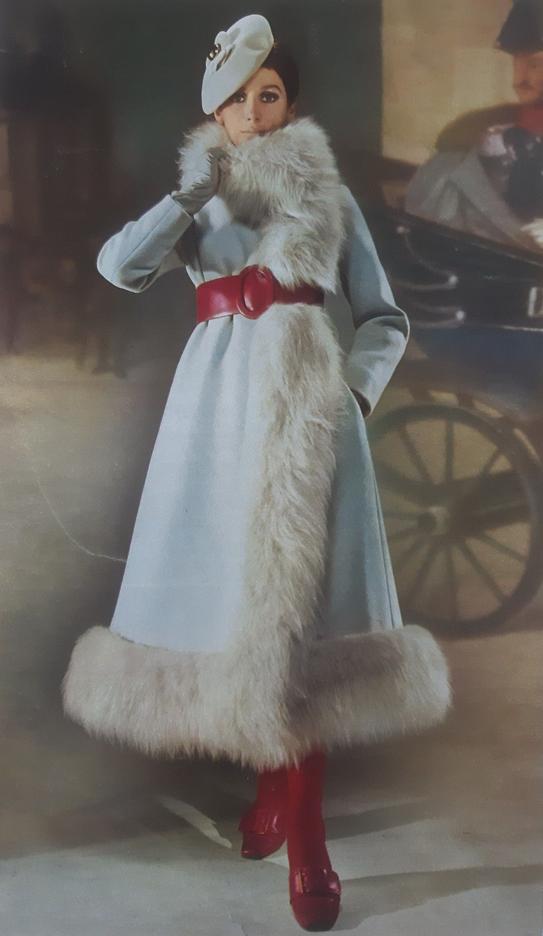 C’est cette capacité à évoluer sans perdre son âme qui explique que Lanvin soit encore aujourd’hui une maison phare de la haute couture. Traverser plus d’un siècle – avec les guerres, les révolutions culturelles, et les changement de styles – sans perdre sa place est un exploit remarquable.