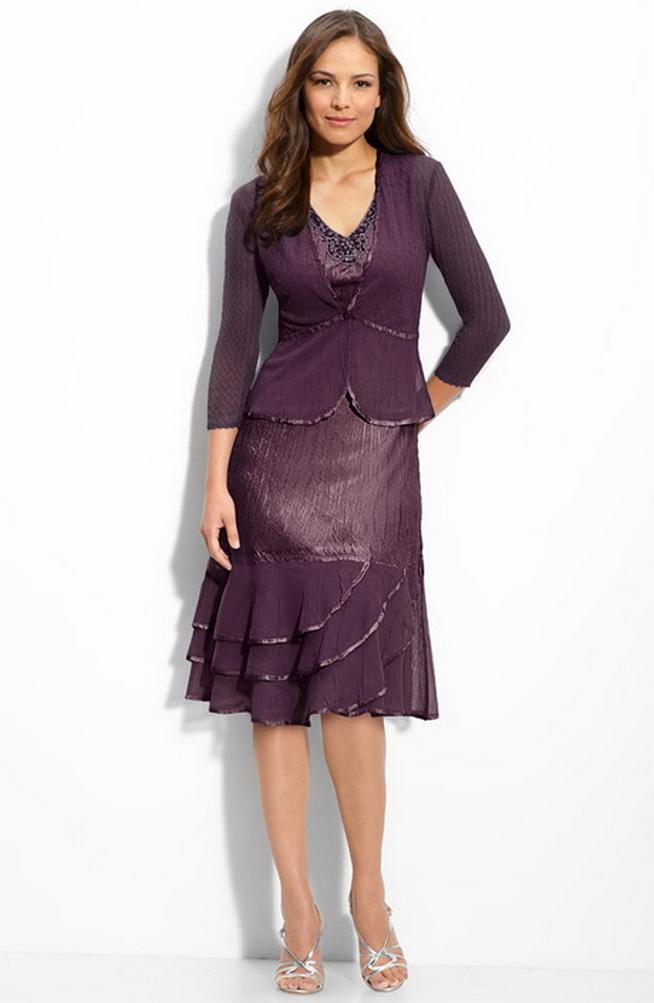 Pour un mariage bucolique, choisissez une veste légère en matières naturelles. En hiver, privilégiez une veste plus chaude et sophistiquée. Respectez toujours le dress code indiqué pour honorer les mariés.