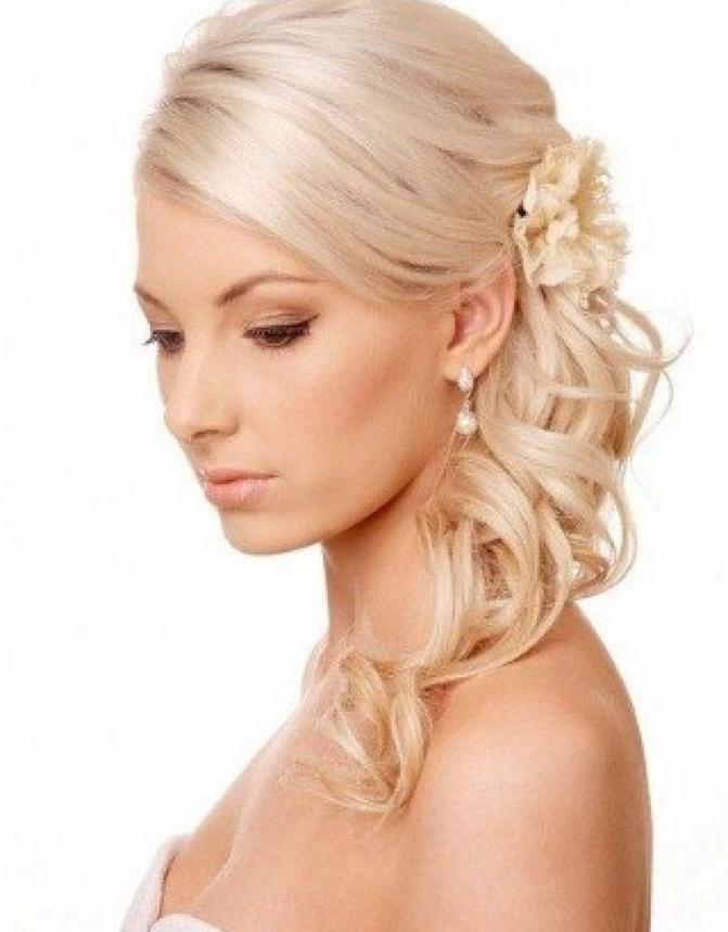 Assortir la coiffure à la robe de mariée