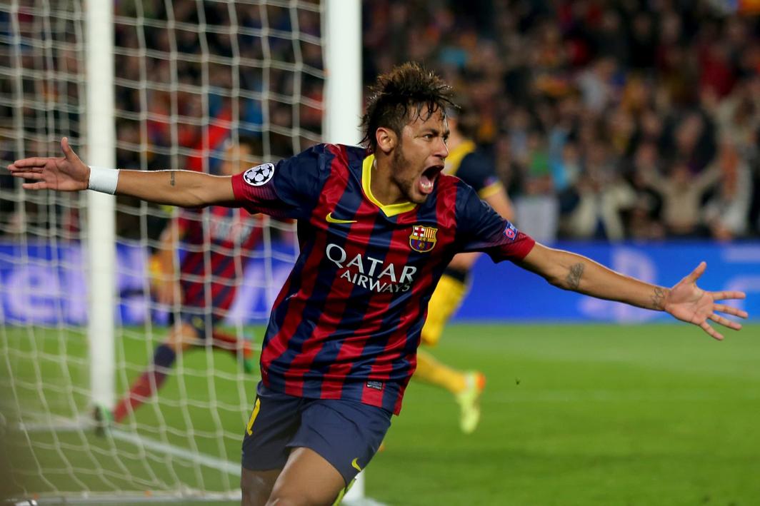 Le transfert le plus important jamais enregistré est aujourd’hui celui de Neymar, mais cette marque s’inscrit dans une longue histoire. Le premier transfert record confirmé date de 1893, avec Willie Groves, transféré pour 100 livres sterling, une somme modeste mais révolutionnaire à l’époque.