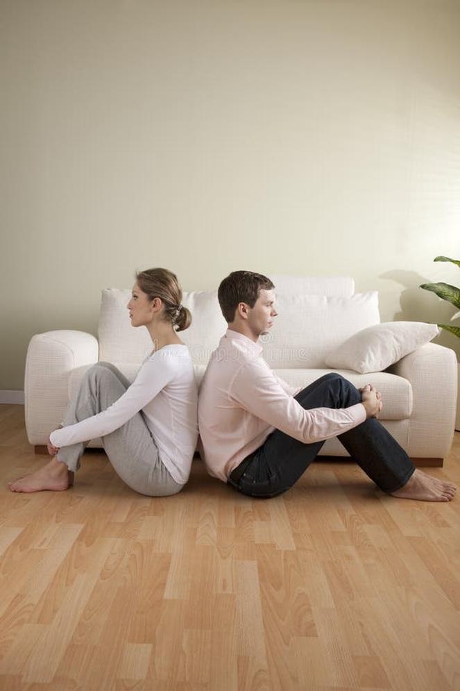 Les partenaires se questionnent sur leurs projets, leurs envies, et surtout sur la nature même de leur amour.“On a changé, nos rêves ne sont plus les mêmes,”pourrait-on entendre dans les chaumières. C’est un moment où les illusions passent le relais à une réalité plus exigeante.