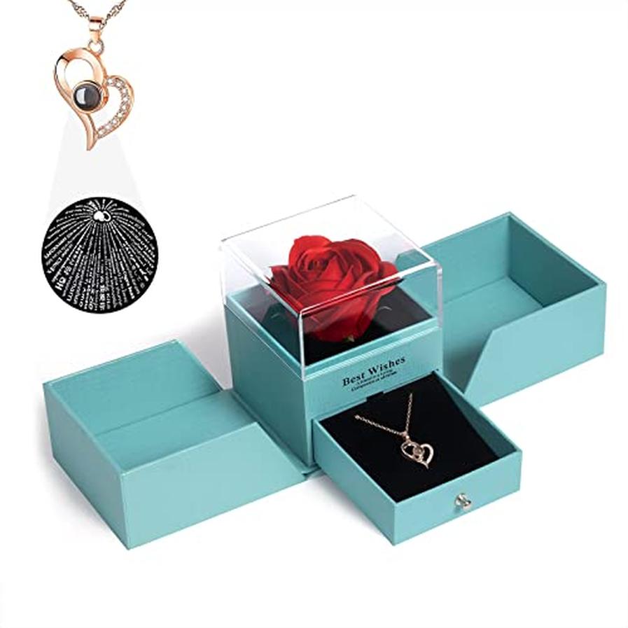 Posons-nous la question : Est-ce que le cadeau créé un vrai moment d’échange ou fait-il juste figure d’objet poussiéreux sur une étagère ? Voilà toute la subtilité.