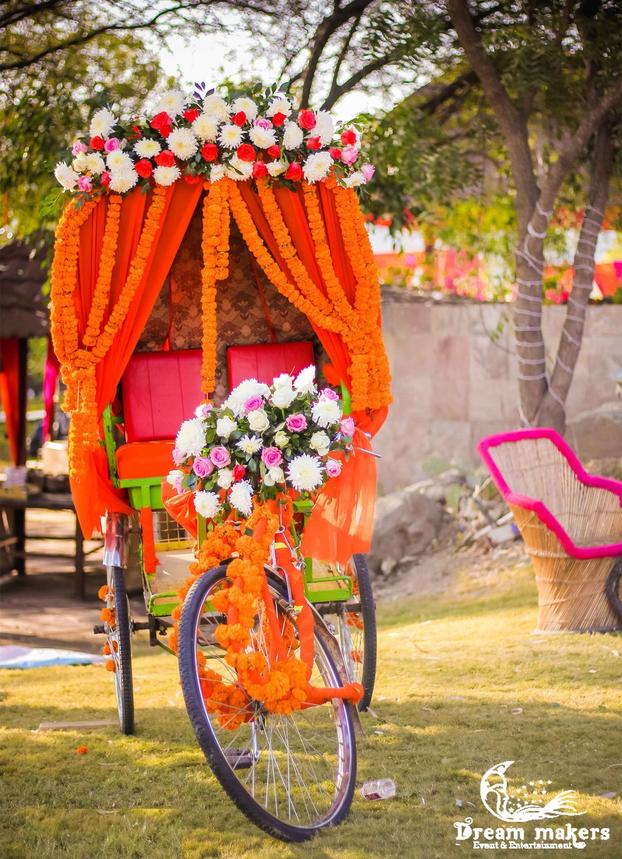 Les parents veulent danser, rire, discuter... mais les enfants, eux, ont besoin d’un coin rien qu’à eux pour s’éclater sans déranger. Un espace bien délimité, sous la surveillance d’une baby-sitter professionnelle, est l’idéal.