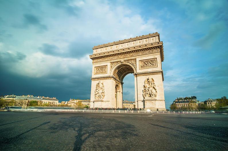 Un hommage aux héros français, vivant dans la pierre