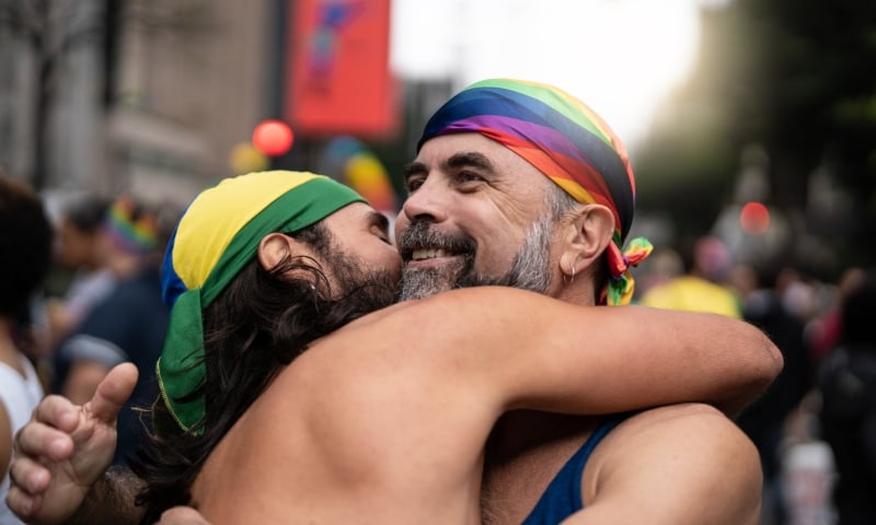 Dans certains usages anciens ou littéraires, « amour » désigne unamour clandestin, une liaison hors du mariage ou cachée, souvent source de drames ou de conflits.