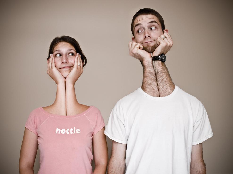 La chanson drôle idéale pour un couple est celle qui combine humour, complicité et une touche musicale qui reflète leur personnalité, tout en restant respectueuse et adaptée au contexte.Que ce soit pour un mariage, une soirée en amoureux ou un événement convivial, l’humour à travers la musique permet de renforcer le lien et d'offrir des souvenirs mémorables.
