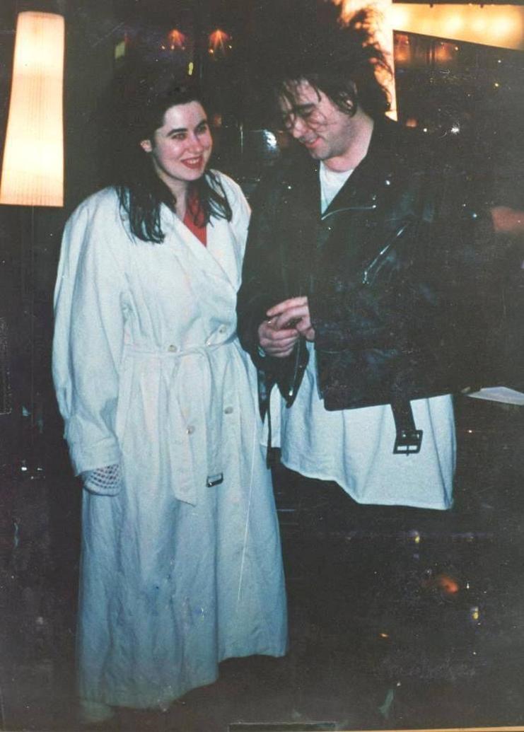 Mary Poole a eu un rôle essentiel dans la vie de Robert Smith, non seulement en tant que muse mais aussi comme force stabilisatrice. Sa présence a aidé Smith à éviter des comportements autodestructeurs fréquents dans la vie d'artiste.