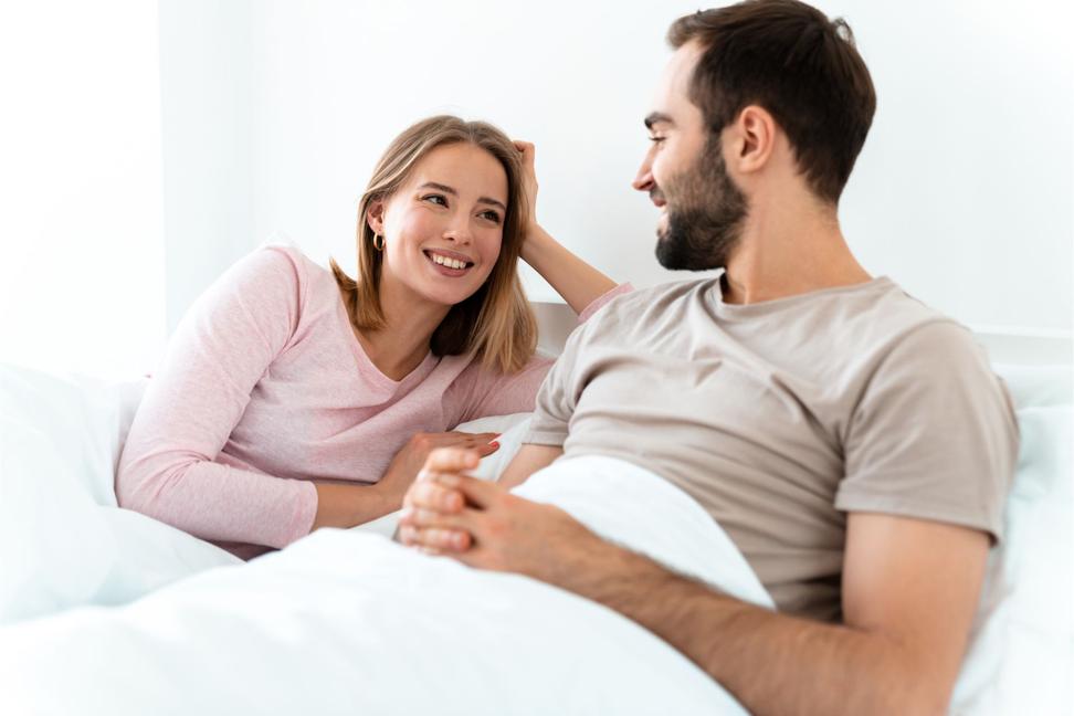 Acceptez aussi les propositions inattendues de votre partenaire. En sortant de vos habitudes, vous restez surprises et émerveillés, deux ingrédients indispensables à toute relation joyeuse et passionnée.
