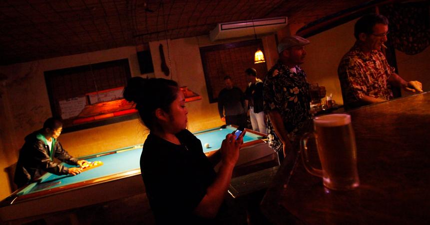 Peuvent-ils boire, les Marines d’Okinawa ? Une plongée dans les règles strictes de l’alcool sur l’île
