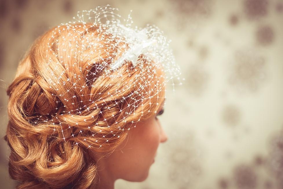 Le secret d’une coiffure réussie pour mariage ? Bien choisir sa pince à cheveux.