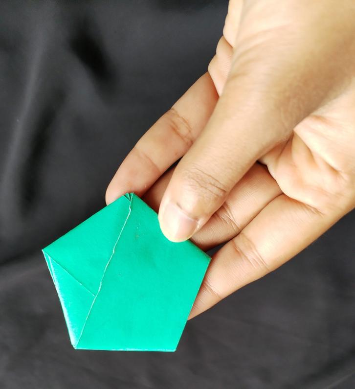 Les étapes simples pour plier une origami Lucky Star
