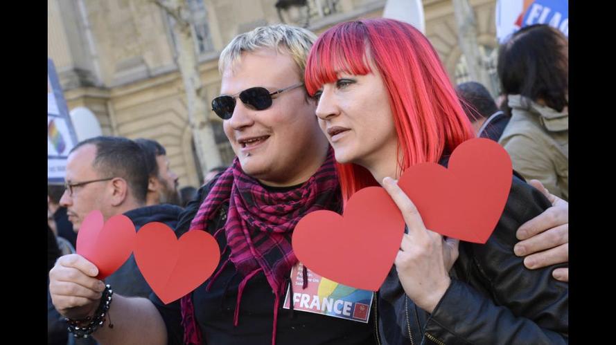 Âge et dynamique des couples de même sexe : jeunesse et évolution