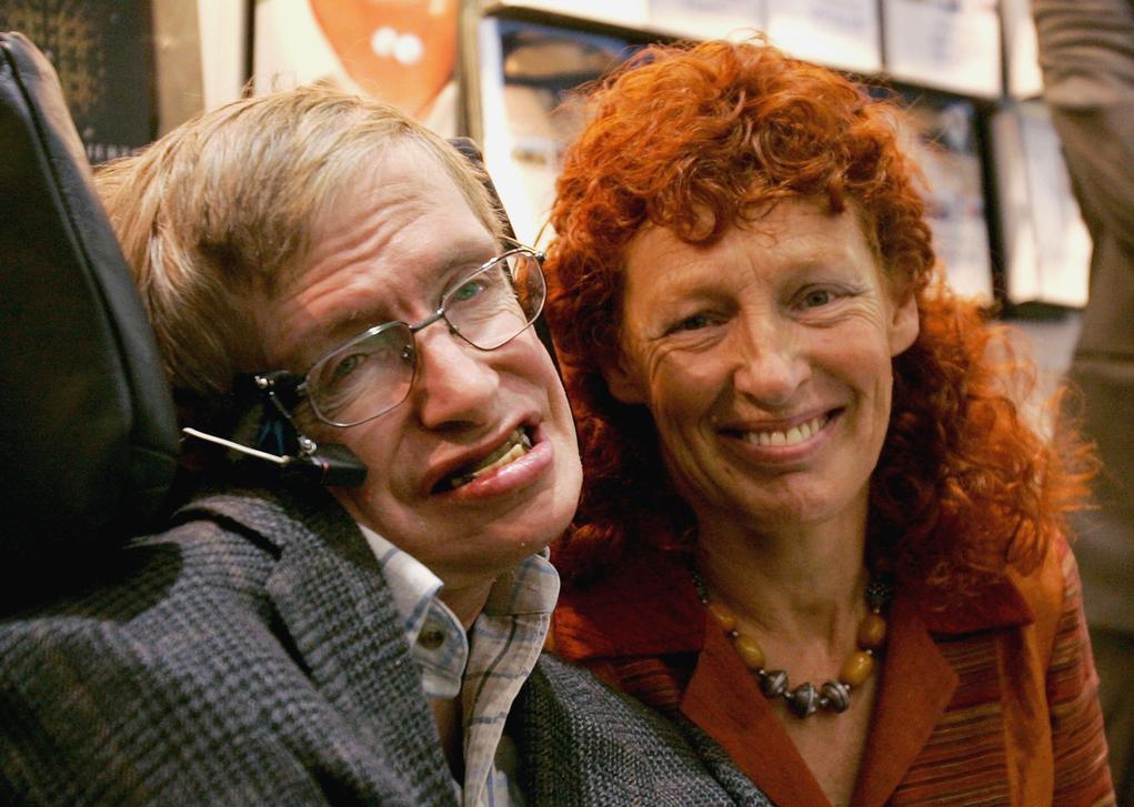 Tout commence à la fin de 1963, lors d'une fête de la Saint-Sylvestre. C’est là que Stephen Hawking rencontre Jane Wilde, la femme qui allait devenir sa première épouse et la mère de ses trois enfants.