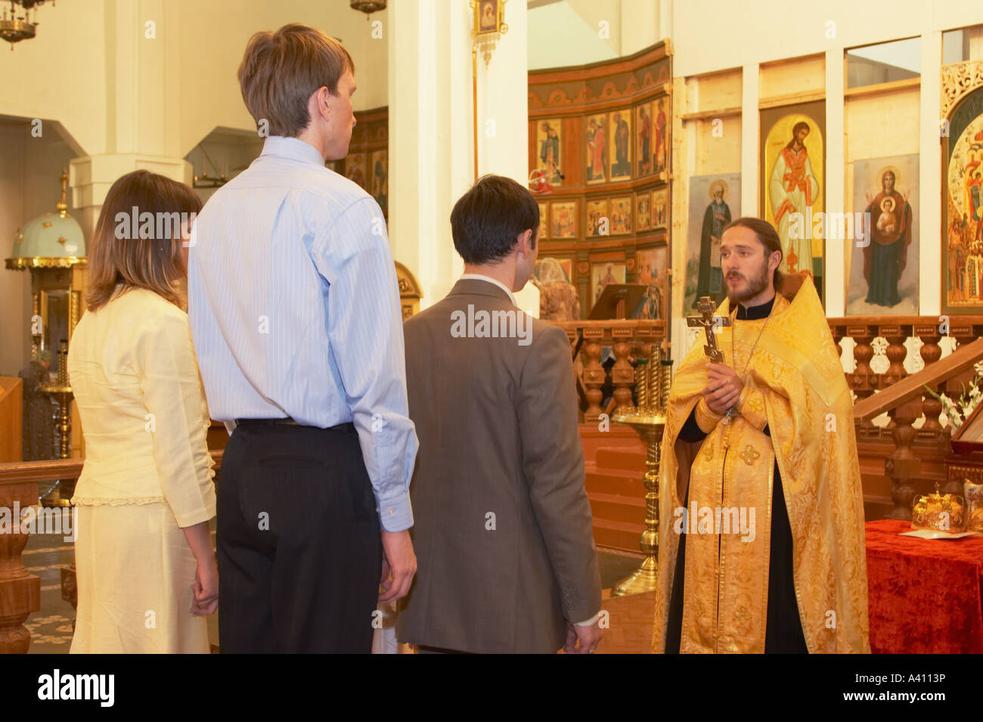 Les vêtements des prêtres mariés orthodoxes, une mode à part