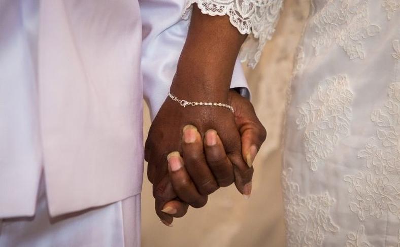 Cette idée dérange un peu. Qui voudrait se lancer dans une union sacrée sans espérer qu’elle dure pour l’éternité ? Le mariage est souvent vu comme la plus intime des relations humaines, le sommet affectif de nos vies. Pourtant, cette réalité nous confronte à un concept essentiel : la vie éternelle ne ressemble pas à ce que nous connaissons ici-bas.