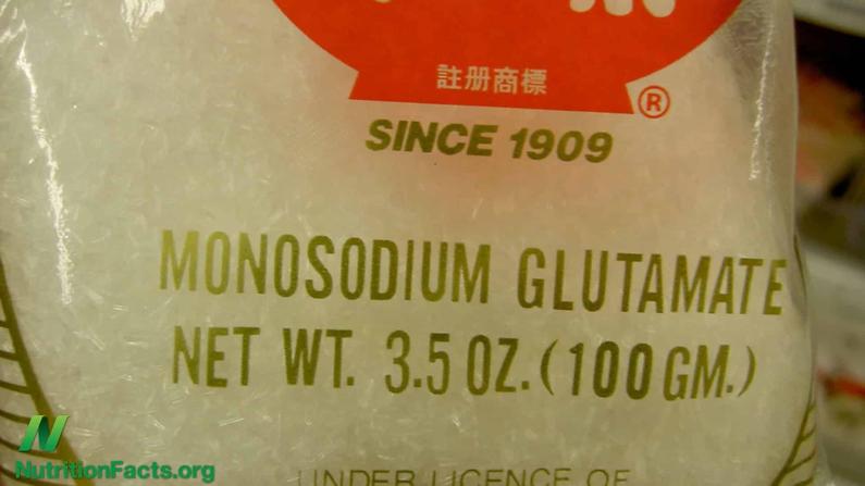 Ces symptômes durent généralement moins d’une heure et se manifestent surtout après avoir consommé plus de 3 grammes de MSG à jeun, ce qui est rare dans une alimentation classique.