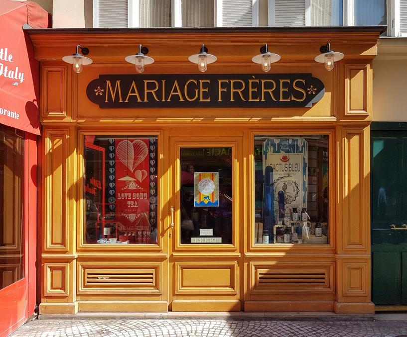 Mariage Frères ne se contente pas de vendre du thé. C’est une immersion dans un univers de raffinement.