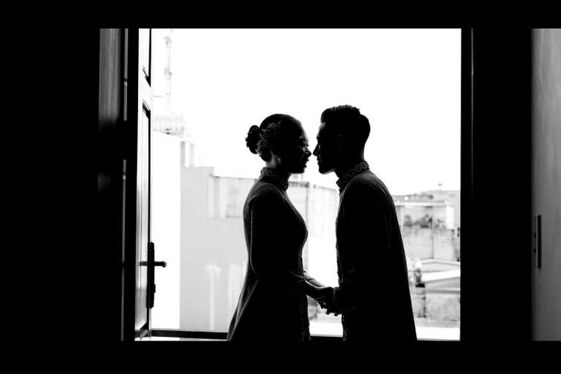 Alors, pourquoi une telle cérémonie séduit-elle de plus en plus les couples, notamment ceux qui rêvent d’un mariage à l’étranger ou dans un cadre hors du commun ?