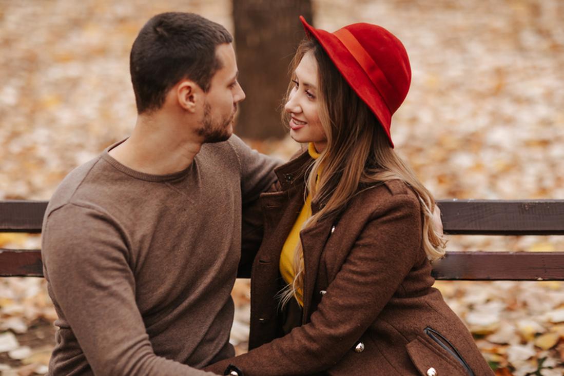 La réponse est simple : garder une relation amusante et excitante exige un effort conscient, une communication sincère et une dose quotidienne de nouveautés et d’attention mutuelle.Voilà le point de départ pour tous les couples qui veulent transformer leur histoire d’amour en une aventure continue, pleine de rires et de passion.