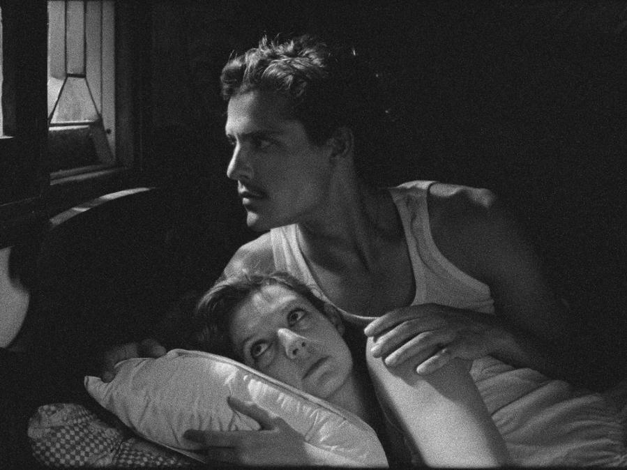 Exploration des relations modernes via une histoire entre deux jeunes qui se rencontrent sur une application de rencontres. Ce film aborde les défis de l’amour contemporain avec réalisme et profondeur, porté par des performances convaincantes. (Note : retiré de Netflix)