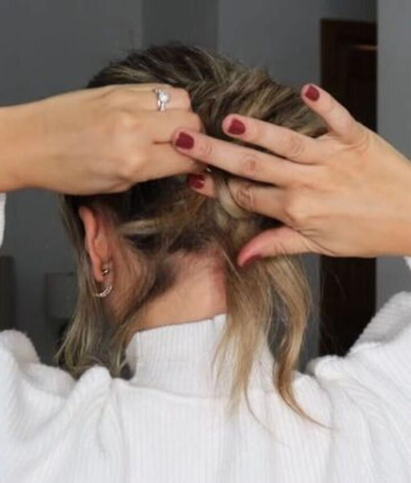 Avant d’enfiler ses chaussures à talons ou d’attraper une pince, il faut observer vos cheveux et votre visage comme un artiste face à sa toile. Vos cheveux ont leur propre nature, votre visage ses traits uniques, et ensemble ils réclament une coiffure qui leur colle parfaitement.