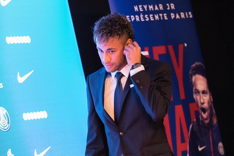 Malgré ses nombreux titres nationaux, le club reste sous pression pour justifier cet investissement colossal par des succès européens, ce qui alimente encore la polémique sur la rentabilité sportive de ce transfert.