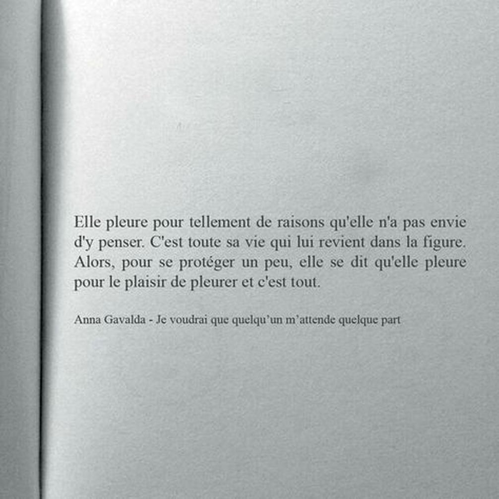 Selon Miley Cyrus : « Personne ne remarque votre tristesse, vos larmes, votre douleur, mais tout le monde remarque vos erreurs. C'est tellement plus facile. » Cette citation révèle notre tendance à dissimuler la douleur et la difficulté des autres à en percevoir la réalité.