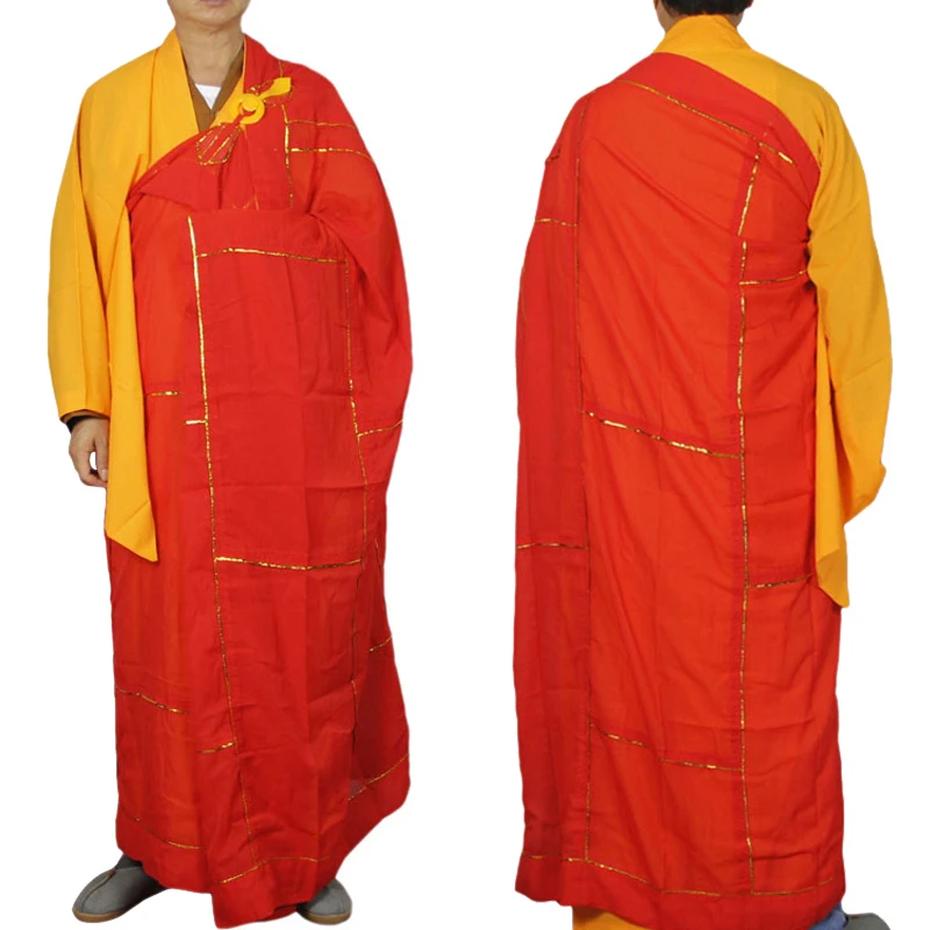 Imaginez marcher dans les pas du Bouddha lui-même. Il portait une robe patchwork confectionnée avec des morceaux de tissu « abandonnés », cousus selon des règles strictes établies dans les anciens textes du Vinaya-Pitaka. Cette tradition monastique repose sur l’humilité et la simplicité.