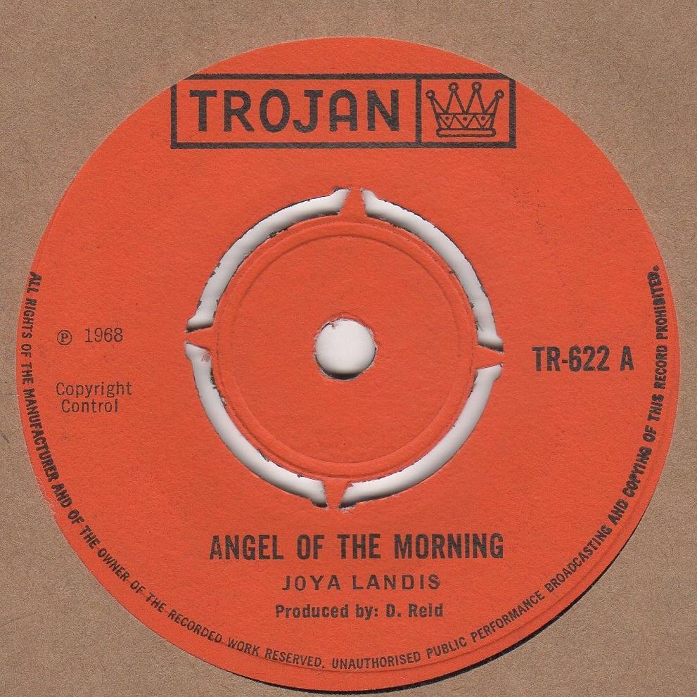 La réponse est claire et unanime : c’est Chip Taylor qui est l’auteur des paroles et de la musique de "Angel of the Morning".Composée en 1967, cette chanson est devenue un classique intemporel. Mais derrière ce succès, il y a une histoire intéressante sur l’inspiration, la création rapide et le parcours de ce titre mythique.