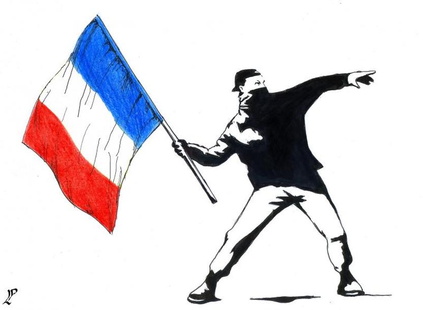Au fil de la journée, ils confrontent la brutalité policière, les provocations des skinheads, et les frustrations de leur environnement. Vinz récupère une arme perdue par un policier et envisage de s’en servir si Abdel meurt. Le récit mêle tension, désespoir et violence dans un Paris vu à travers le prisme des quartiers populaires.