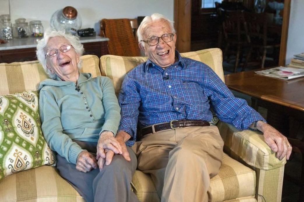 Le plus vieux couple marié du monde, selon divers critères, est celui de Zacharie et Shama’a du Yémen, un couple marié depuis 91 ans. Leur union, fondée au début du 20ème siècle dans des conditions souvent difficiles, demeure un exemple exceptionnel de longévité matrimoniale.Mais ce n’est qu’une pièce du puzzle fascinant des records de mariages durables à travers le monde.