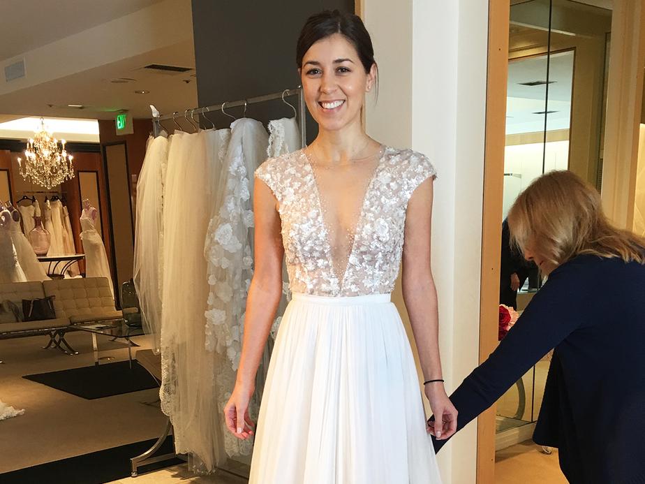 Où puis-je trouver une belle tenue pour un mariage ? La quête commence ici !