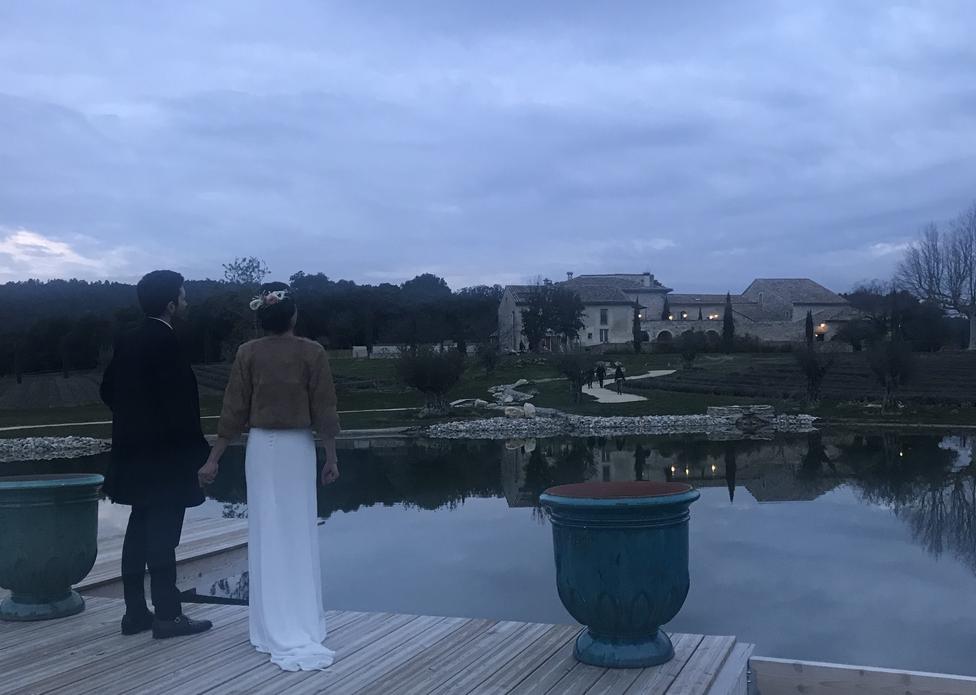 Cette solidarité familiale est une belle façon de soulager la balance, surtout quand on vise un mariage digne d’un conte de fées.