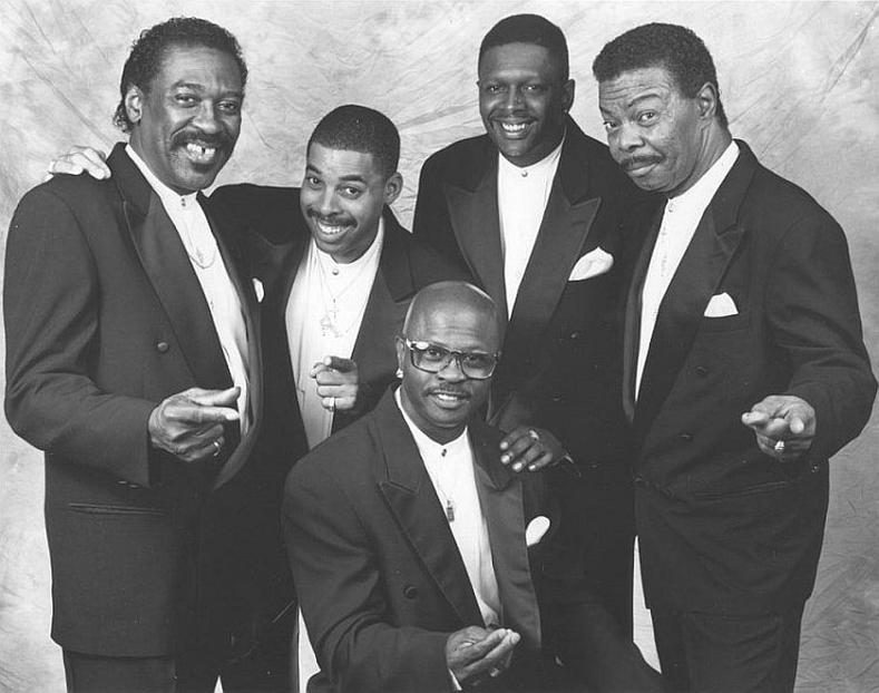 Ah, les Manhattans ! Ce groupe légendaire qui a bercé les années 70 et 80 avec ses harmonies soul et ses ballades envoûtantes. Mais au fait, combien de fois ont-ils décroché la première place du Billboard Hot 100 ? Spoiler alert :ils n'ont eu qu’un seul tube numéro un. Oui, un seul. Cela mérite qu'on effeuille cette histoire avec soin, non ? Accrochez-vous, on vous embarque pour un voyage musical avec des chiffres et anecdotes bien sentis.