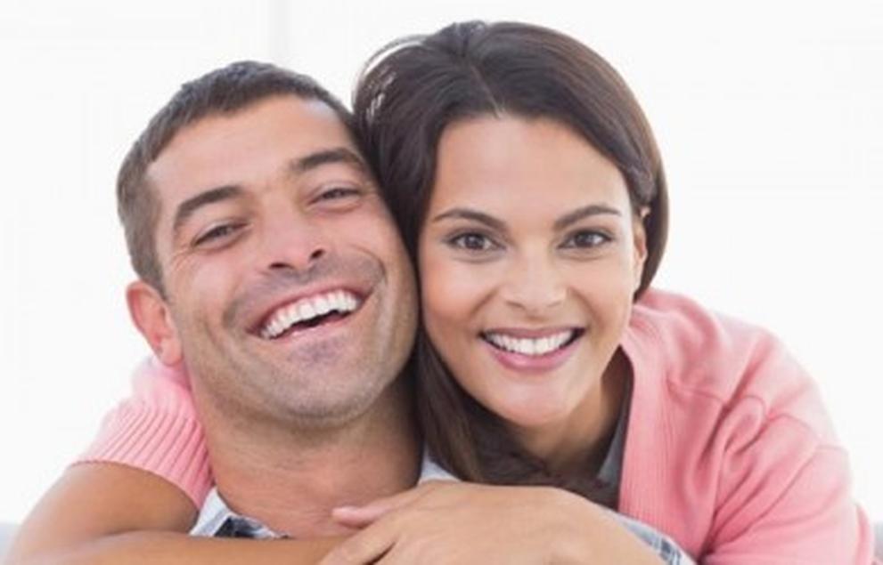 Le consentement des époux doit être libre, volontaire et éclairé. Un mariage forcé est nul. Toute preuve démontrant l’absence de consentement peut mener à l’annulation du mariage dans un délai de cinq ans à partir de sa célébration.