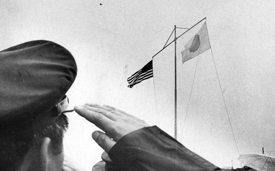 Les bases militaires ont été implantées après la Seconde Guerre mondiale, dans le cadre de l'occupation américaine. Elles restent une composante clé de l’alliance sécuritaire entre les États-Unis et le Japon. Cependant, de nombreux habitants dénoncent le poids disproportionné de cette présence. Les nuisances sonores, les risques environnementaux et les problèmes sociaux alimentent l’opposition locale à la présence militaire.