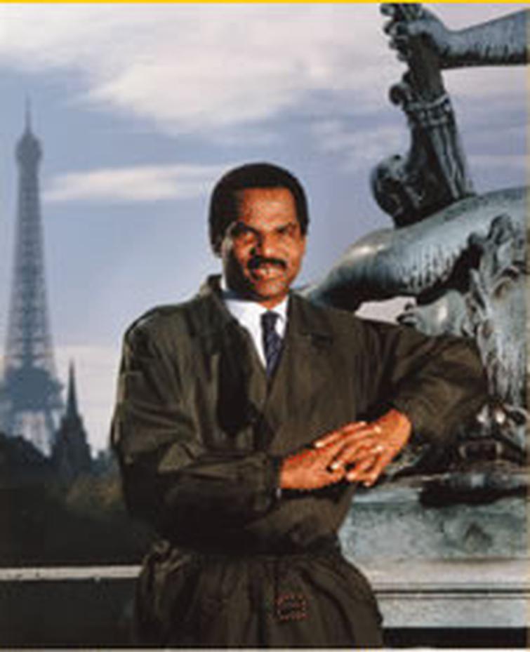 Lewis se distingue par sa détermination inébranlable et son croyance en la réussite, malgré les barrières raciales. Son approche honnête et éthique du business était une réponse aux regards scrutateurs qu’il savait peser sur lui en tant qu’homme noir.