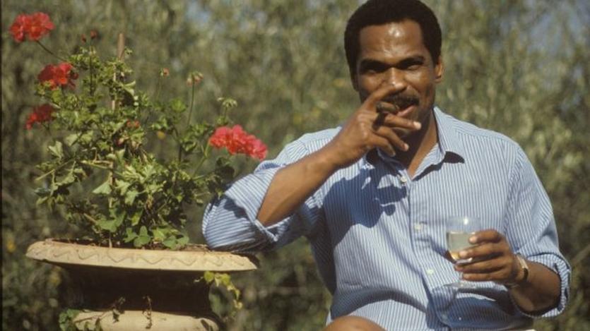 En 1965, Lewis participe à un programme estival prestigieux à la Harvard Law School. Il sort du lot de telle manière qu’il est admis dans cette prestigieuse faculté de droit sans même avoir passé le processus habituel de candidature. Un record dans l’histoire de Harvard. Nul doute, son talent et son potentiel étaient remarquables dès le départ.