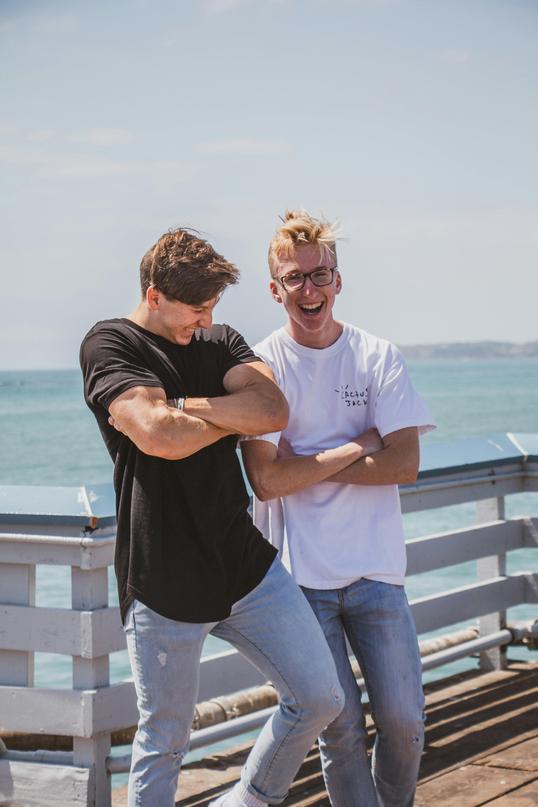 Être qualifié de « pretty chill guy » est en général une marque de respect informelle. Cela signifie que la personne ne crée pas de tensions et apporte une ambiance agréable.