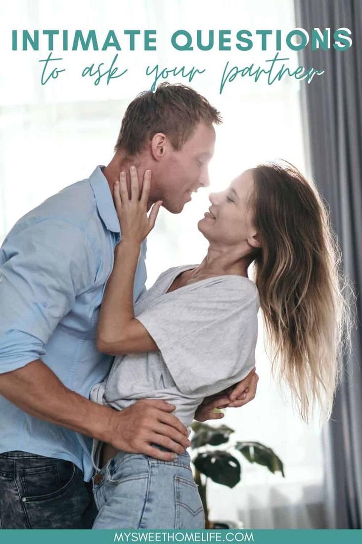 Vous vous sentez prête à franchir ce pas ? Alors osez entamer la discussion. Choisissez les questions qui vous mettent le plus à l’aise et adaptez-les à votre ton et à votre relation. Le but n’est pas de jouer au détective, mais bien de partager et d’explorer ensemble. Si vous démontrez de l’intérêt pour ses réponses, il se sentira en sécurité pour aller plus loin.