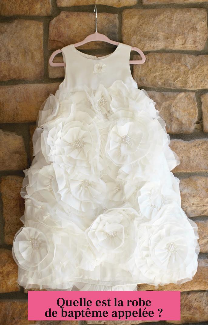 Quelle est la robe de baptême appelée ?