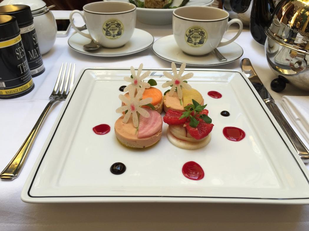 Beyond tea leaves, Mariage Frères offers gourmet treats like tea-jellies, tea-infused shortbreads (called “tea-sablés”), and their signature Chocolats des Mandarins®, a recipe that dates back to their early days. It’s tea culture not just to sip but to savor fully.