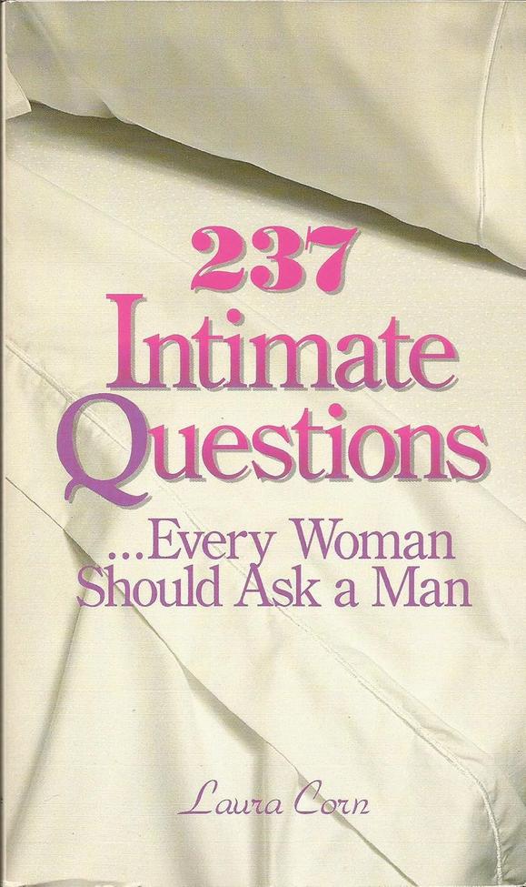 Aborder une question intime demande souvent un contexte propice. Une soirée calme ou un moment de complicité (ex. avant de dormir) est idéal. Des jeux de questions peuvent faciliter ces échanges, par exemple « Qui de nous deux ? » ou des listes de questions coquines.