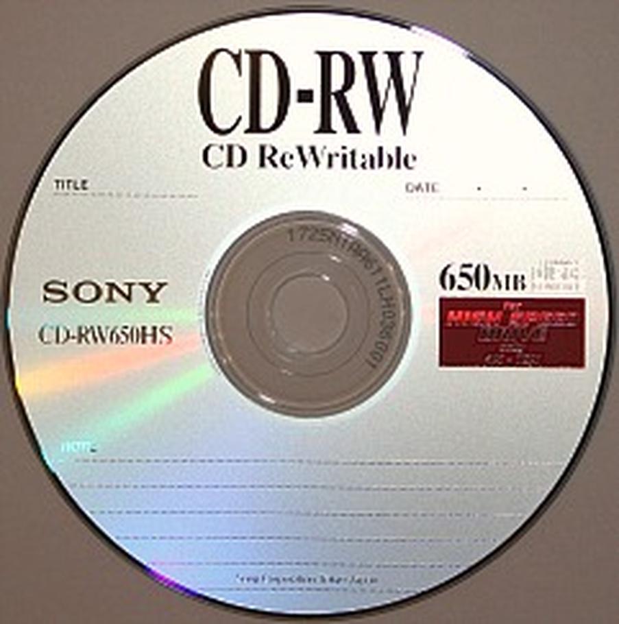 L’aspect visuel du CD-RW est légèrement différent d'un CD classique. Sa surface reflète une teinte gris bleuté, plus brillante que celle des CD standards.