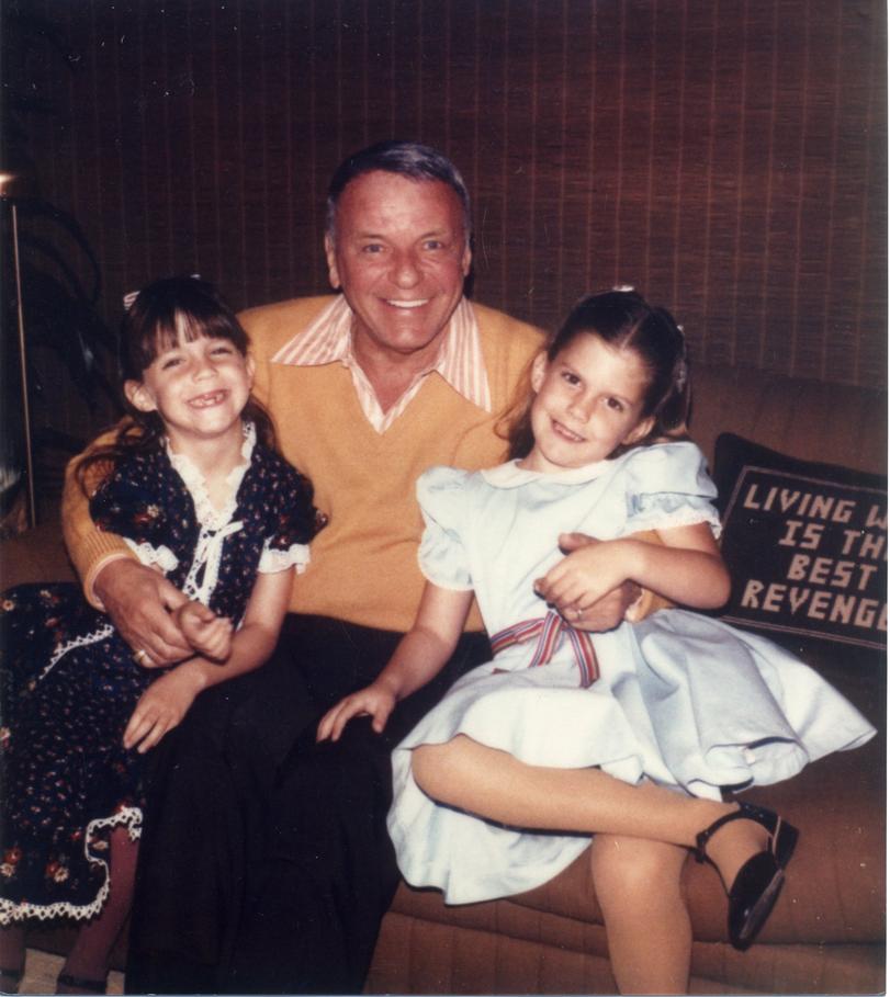 Tina Sinatra n’est pas seulement la fille de Frank, elle s’est aussi forgée une carrière dans le monde du spectacle :